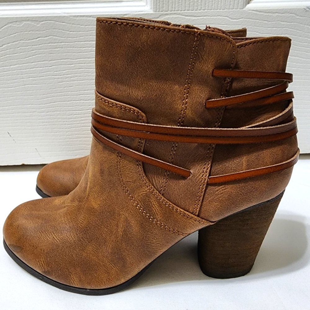 Women's Steve Madden tan booties size 7.5